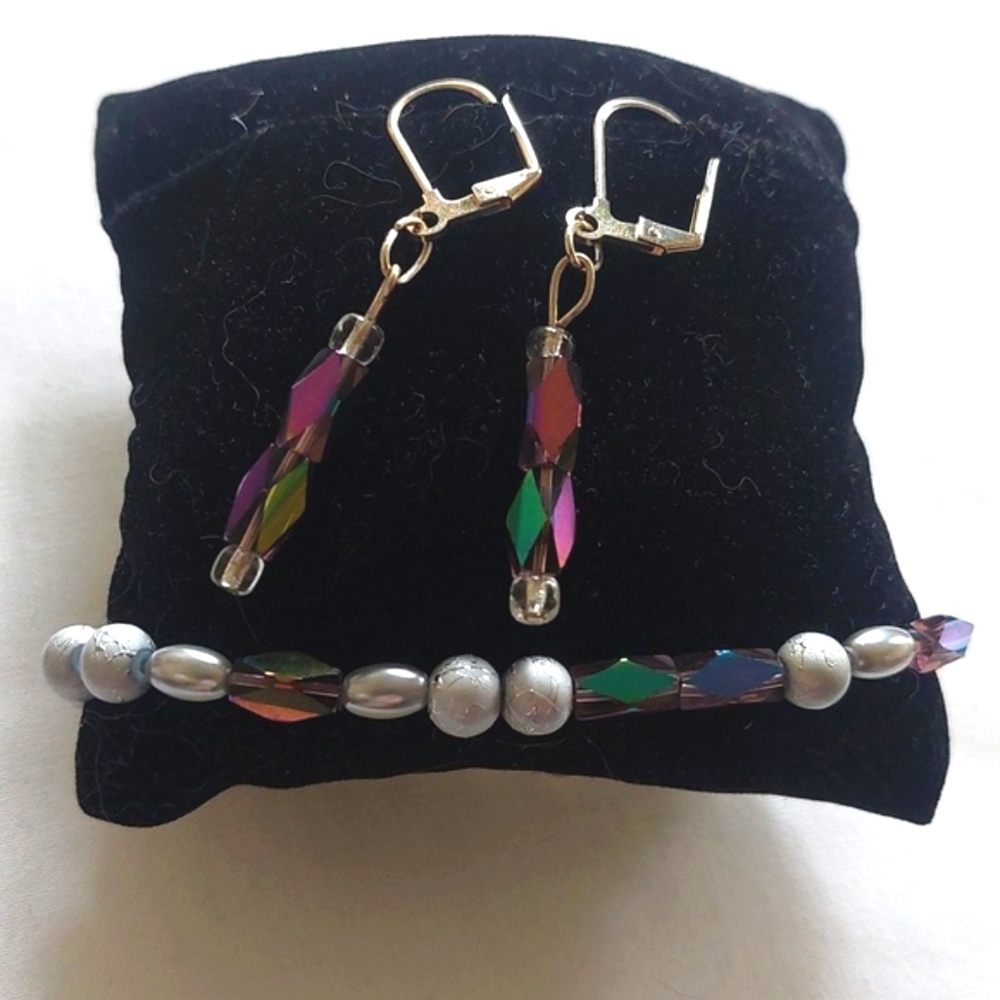 Boho Chic Handmade Stretch Bracelet and Earrings Iridescent Set - Picture 1 of 11